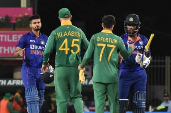 दूसरा वनडे : भारत ने दक्षिण अफ्रीका को 7 विकेट से हराया, श्रेयस ने जड़ा शानदार शतक