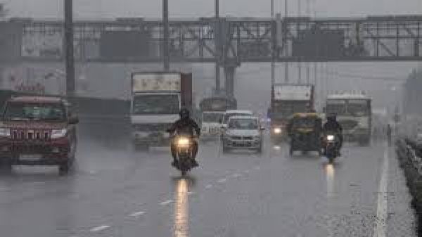 यूपी: लगातार हो रही बारिश के चलते नोएडा व गाजियाबाद में सभी स्कूल बंद