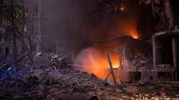 यूक्रेन की राजधानी में एक साथ कई धमाके, इमारतों में आग