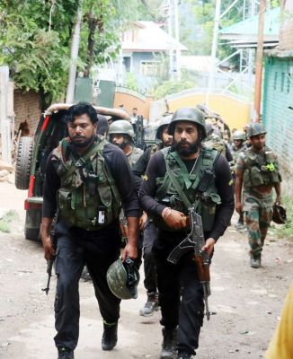 कश्मीर के शोपियां में चरमपंथियों ने कश्मीरी पंडित की गोलीमार कर हत्या की