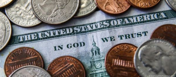 चढ़ते डॉलर का कोहरामः हर ओर पहुंच रही है आंच