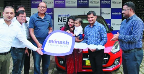 अंबिकापुर के मणिप्रकाश झा ने अविनाश ग्रुप से बनाया रिश्ता और पाई अपने सपनों की मारूति स्विफ्ट कार