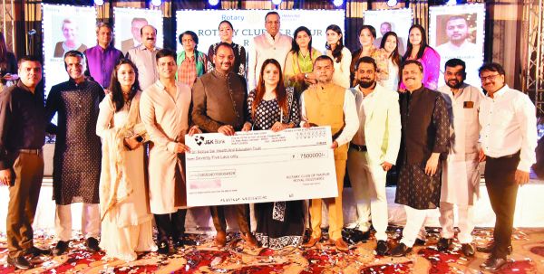 सत्य सांई संजीवनी हॉस्पिटल को रोटरी क्लब ऑफ रायपुर रॉयल ने दिया 75 लाख का चेक