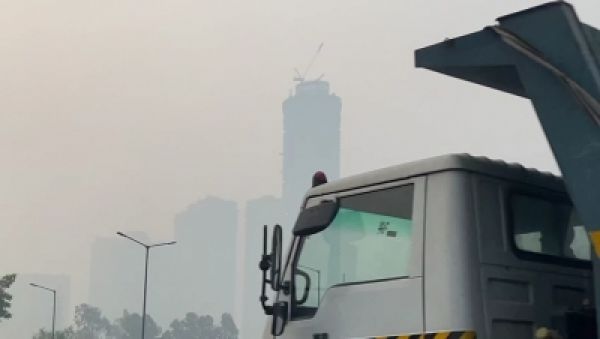 दिल्ली-एनसीआर में छाई रही धुंध, हवा की गुणवत्ता 'गंभीर' श्रेणी में