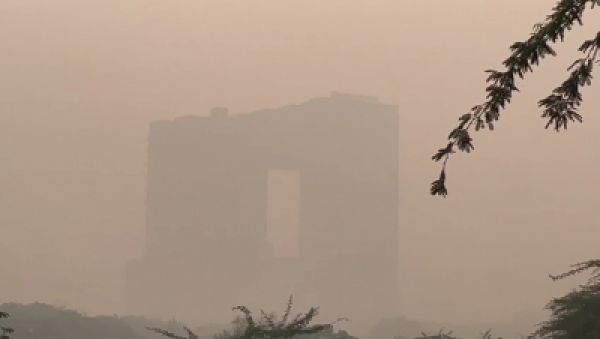 दिल्ली एनसीआर में एक्यूआई 400 के पार, जनता परेशान