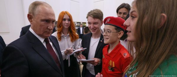 रूसी स्कूलों में अनिवार्य रूप से पढ़ाई जा रही है देशभक्ति