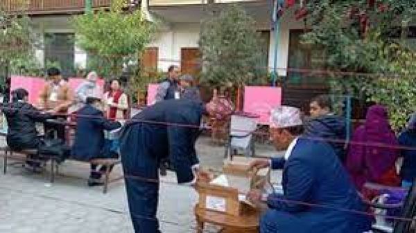 नेपाल में संसद और प्रांतीय विधानसभाओं के चुनाव के लिए वोट डाले गये