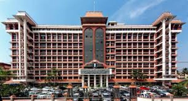 केरल उच्च न्यायालय के मुख्य न्यायाधीश के काफिले को रोकने के आरोप में व्यक्ति को हिरासत में लिया गया