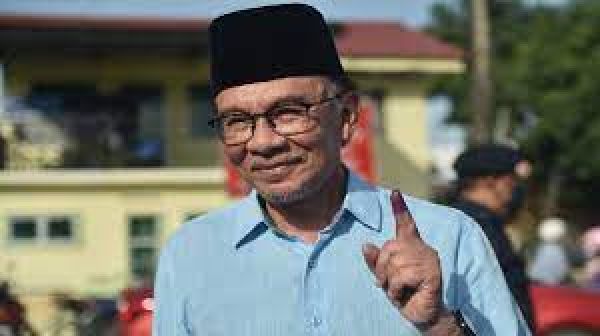 छह साल जेल की सज़ा काटने वाले अनवार इब्राहिम बने मलेशिया के नए प्रधानमंत्री