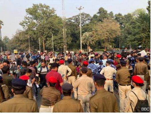 बिहार में नहीं थम रहा बीपीएससी से जुड़ा विवाद, अभ्यर्थियों ने सीएम आवास को घेरा