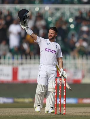 रावलपिंडी टेस्ट: पाकिस्तान के ख़िलाफ़ इंग्लैंड ने एक दिन में बनाए रिकॉर्ड 506 रन