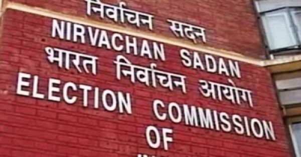 चुनाव आयोग ने मैनपुरी और इटावा के एसएसपी को लगाई फटकार