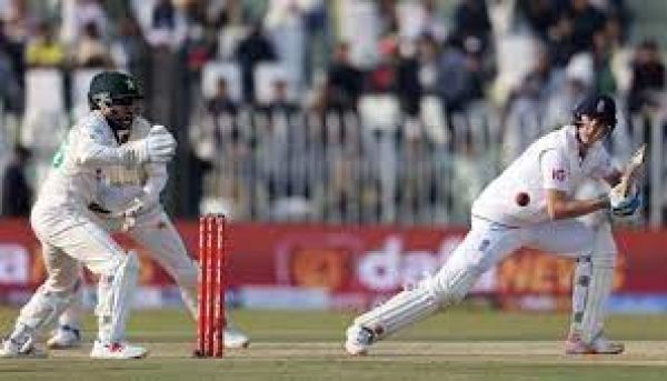 पाकिस्तान इंग्लैंड टेस्ट: रमीज़ राजा ने पिच को 'शर्मिंदा करने वाला' बताया