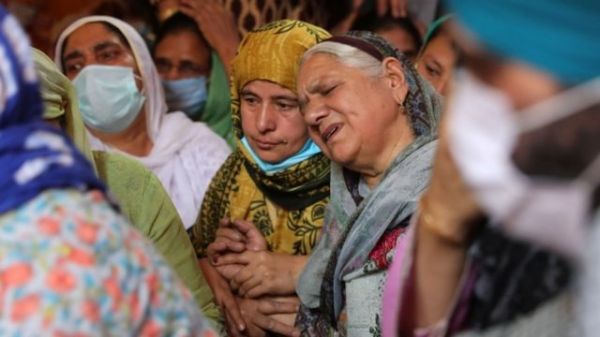 'ऑनलाइन धमकी' के बाद कश्मीरी पंडितों में खौफ़