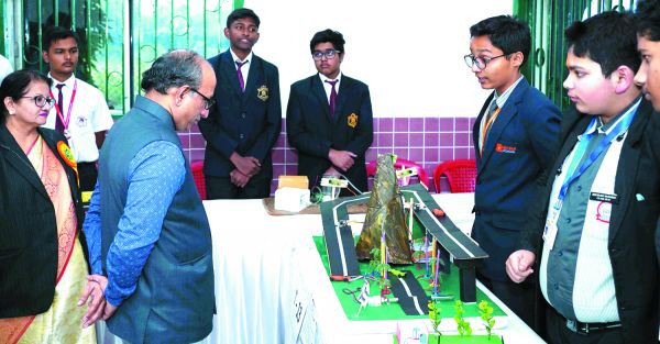 ज्ञान गंगा में रीजनल लेवल विज्ञान प्रदर्शनी, 85 स्कूलों ने भाग लिया