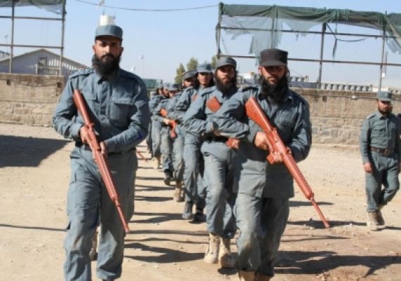 अफगान पुलिस ने मजार-ए-शरीफ में 30 असॉल्ट राइफलें जब्त कीं