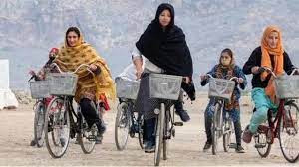पाकिस्तानः 'लड़कियों ने साइकिल चलाई, इस्लाम ख़तरे में'