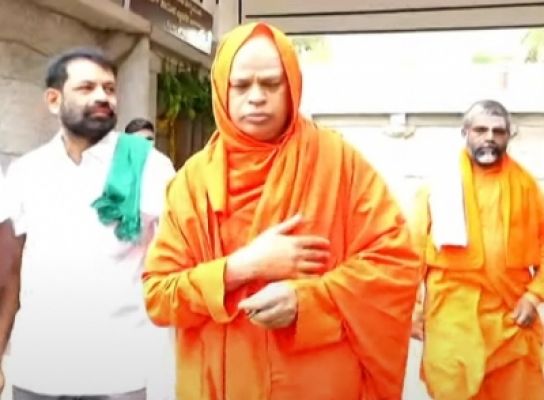 लिंगायत मठ सेक्स स्कैंडल: आरोपी संत के खिलाफ साजिश रचने के आरोप में पूर्व प्रशासक की पत्नी हिरासत में