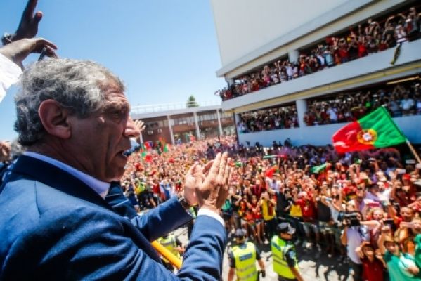 फर्नांडो सांतोस ने विश्व कप की निराशा के बाद पुर्तगाल का प्रमुख कोच पद छोड़ा