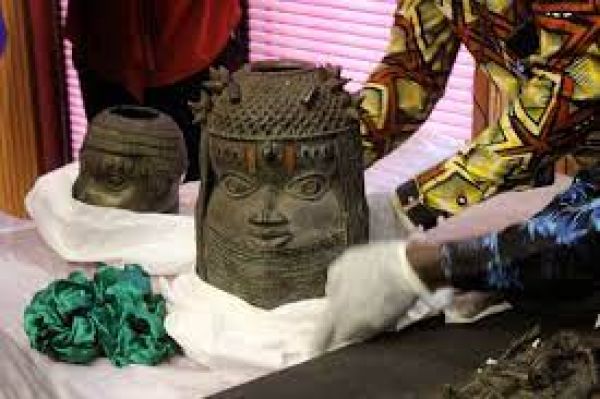 जर्मनी ने लौटाईं नाईजीरिया से लूटी गई बेशक़ीमती कलाकृतियां