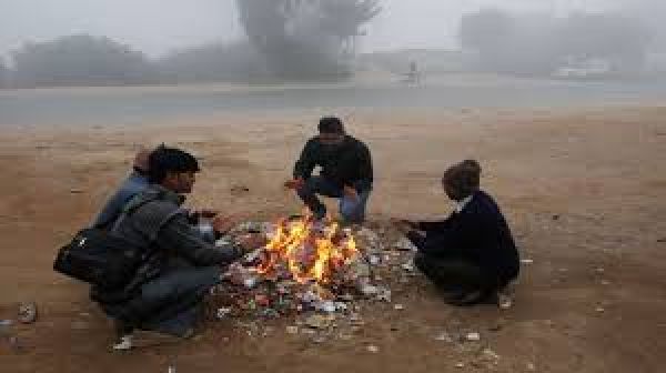 दिल्ली समेत उत्तर भारत में कड़ाके की सर्दी, चुरू में शून्य तक गिरा पारा