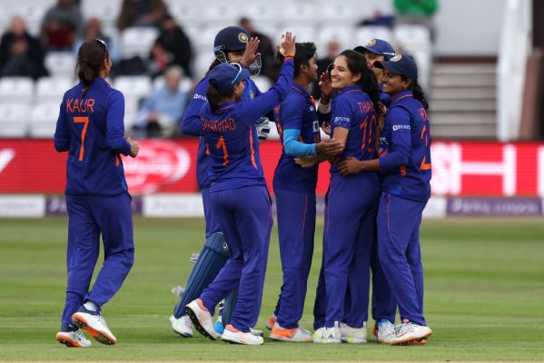 दक्षिण अफ्रीका को 54 रन से हराकर भारतीय महिला टीम ने बढत बनाई