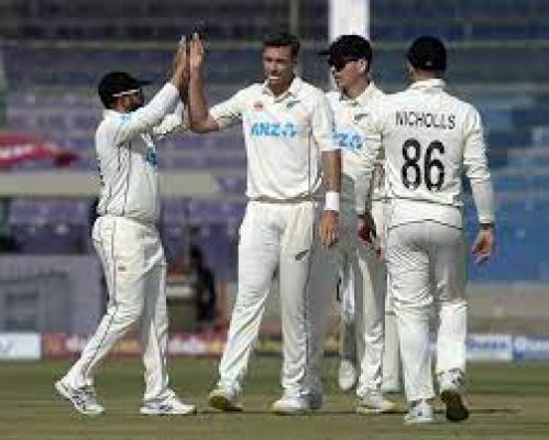 पाक के 438 रन के जवाब में न्यूजीलैंड की दमदार शुरूआत