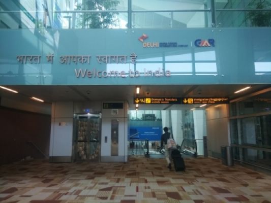 दिल्ली एयरपोर्ट पर अज्ञात शख्स ने भेजी बम की धमकी, बाद में मांगी माफी
