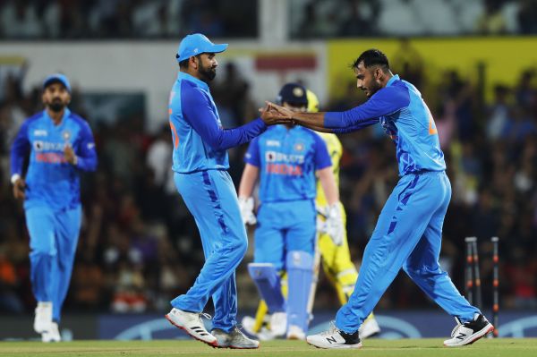 ट्वेंटी-20 सिरीज़: श्रीलंका ने टॉस जीता, भारत की बल्लेबाज़ी