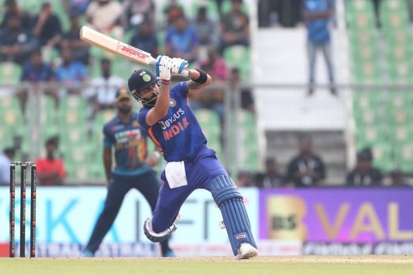 तीसरे वनडे में कोहली ने बनाए नाबाद 166 रन, श्रीलंका के सामने 391 रन का लक्ष्य