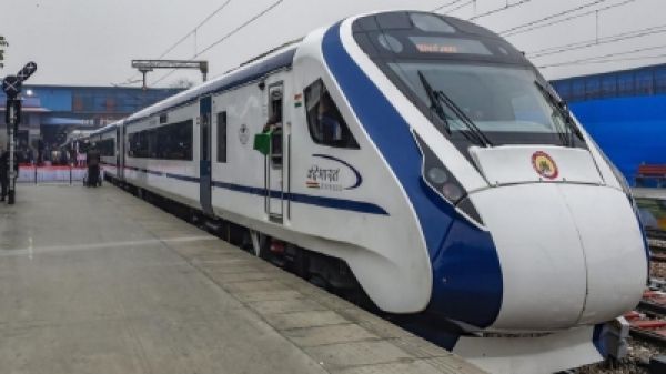 रेलवे चलाएगा 500 वंदे भारत ट्रेन