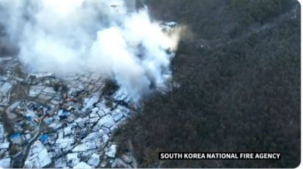 दक्षिण कोरिया: झुग्गी बस्ती में भीषण आग, कई घर हुए राख, आग बुझाने में लगे सात हेलिकॉप्टर