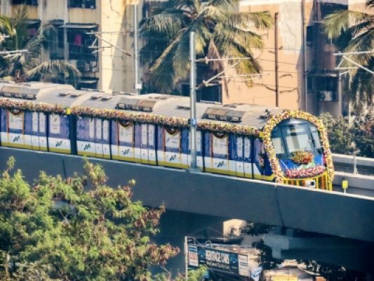 मुंबई के लोगों ने मेट्रो के प्रति दिखाया आकर्षण