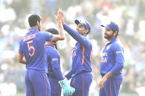 भारतीय तेज गेंदबाजों ने न्यूजीलैंड को 108 रन पर समेटा