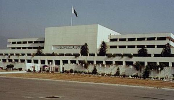 पाकिस्तान: संसद में शॉर्ट सर्किट, तीन दिन के लिए ठप पड़ा कामकाज