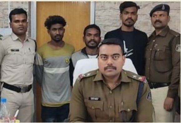रतनपुर में पर्यटकों से लूट, नाबालिग सहित चार गिरफ्तार