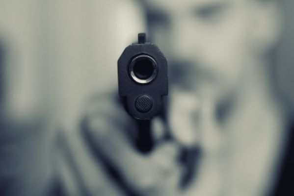 नाबालिग की घर में गोली मारकर हत्या, 3 पर केस दर्ज