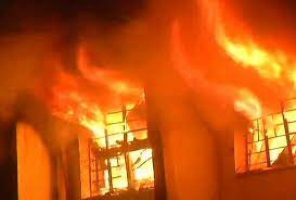 रूस में आवासीय इमारत में आग लगने से पांच लोगों की मौत