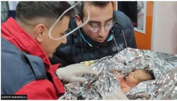 तुर्की भूकंपः मां और नवजात शिशु 90 घंटे बाद मलबे से ज़िंदा निकले