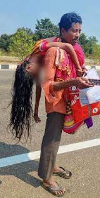 ओडिशा में पत्नी का शव कंधे पर लटकाए कई किलोमीटर पैदल चला एक व्यक्ति