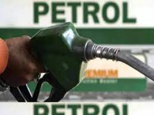 पाकिस्तान में पेट्रोल की क़ीमत और बढ़ी, 270 के पार