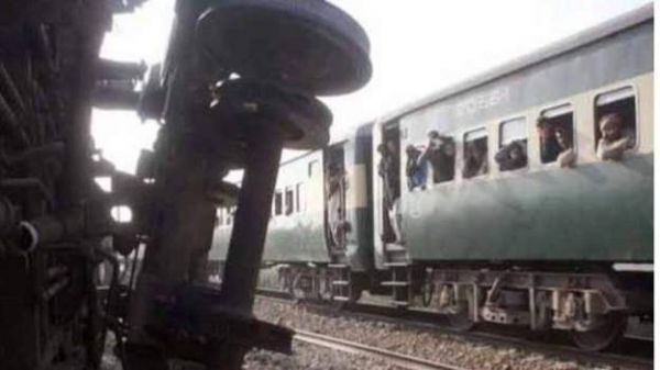 पाकिस्तान: क्वेटा से पेशावर जा रही ट्रेन में विस्फोट, कई हताहत