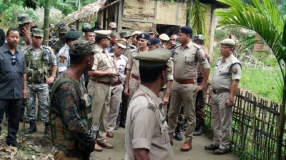 उल्फा-आई के सदस्य ने असम पुलिस के सामने सरेंडर किया
