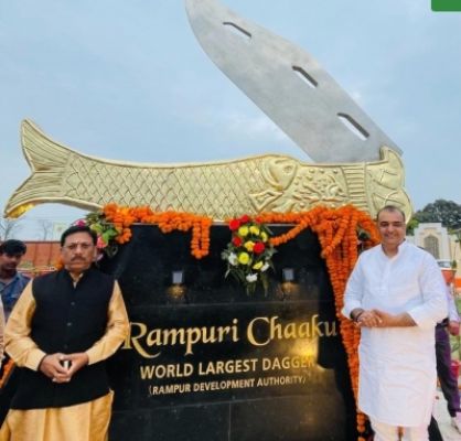 रामपुर की खोई शान को हासिल करने को स्थापित किया 20 फुट लंबा चाकू