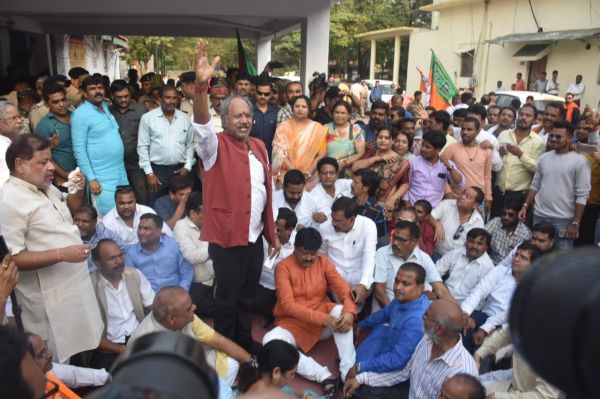 कांग्रेस के 6 तो भाजपा के 10 गुना कार्यकर्ताओं पर तोड़फोड़, बलवा के मामले दर्ज 