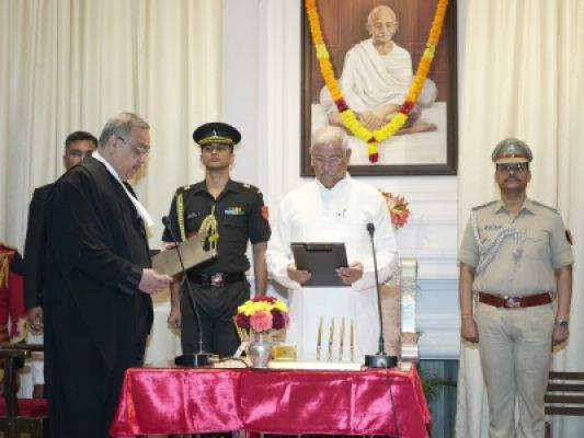 राज्यपाल राजेंद्र विश्वनाथ ने बिहार के नए मुख्य न्यायाधीश के. विनोद चंद्रन को दिलाई शपथ
