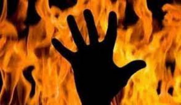 पंजाब : पिता ने दो बेटियों को आग के हवाले किया, गंभीर रूप से झुलसीं