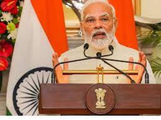 प्रधानमंत्री मोदी एक दिवसीय दौरे पर भोपाल पहुंचे