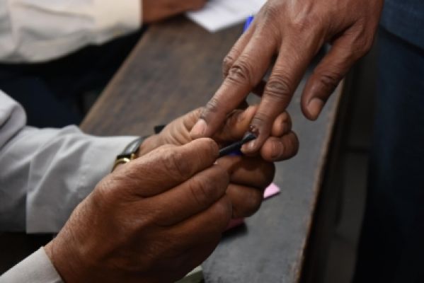 कर्नाटक चुनाव : भाजपा, कांग्रेस की बगावत को भुना रहा जद (एस)