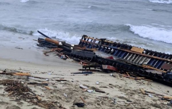 इंडोनेशिया में नाव पलटने से 11 की मौत, 9 लापता